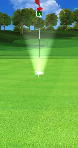 En boll rullar in i hålet i Golf Clash
