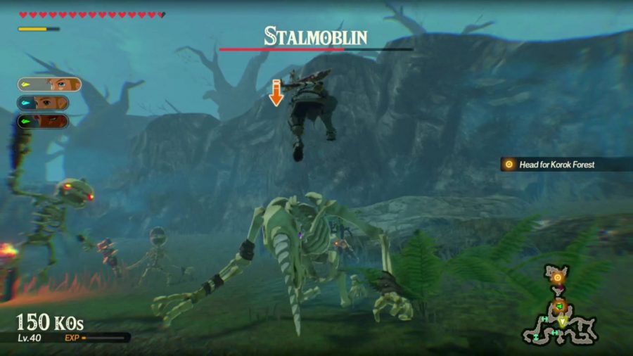 Link håller på att driva sitt svärd in i en Stalmoblin, som är ett skelett Moblin., I en hemsökt svart skog.