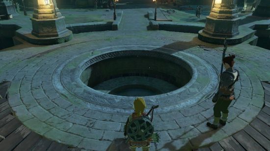 The Legend of Zelda: Tears of the Kingdom Lookout Landing: Link och en hyrulisk vakt står framför ett hål i golvet