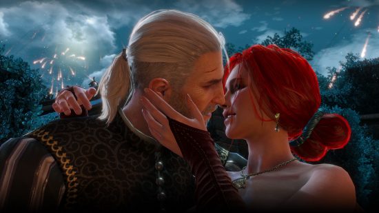 The Witcher 3:s Triss och Geralt delar en kyss under fyrverkeriet